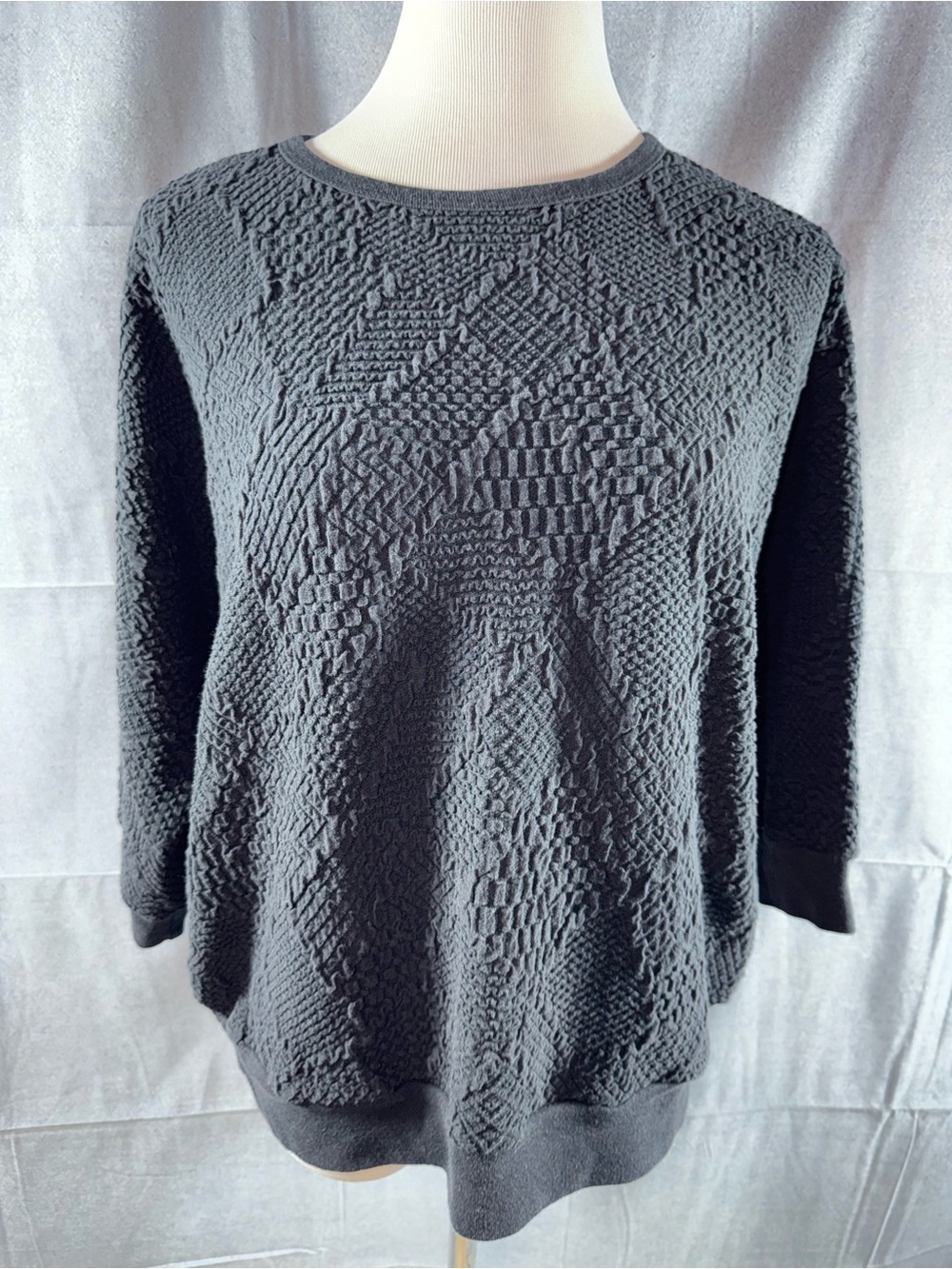 2737-Vicki Wayne Vintage Textured Black Crewneck Sweater